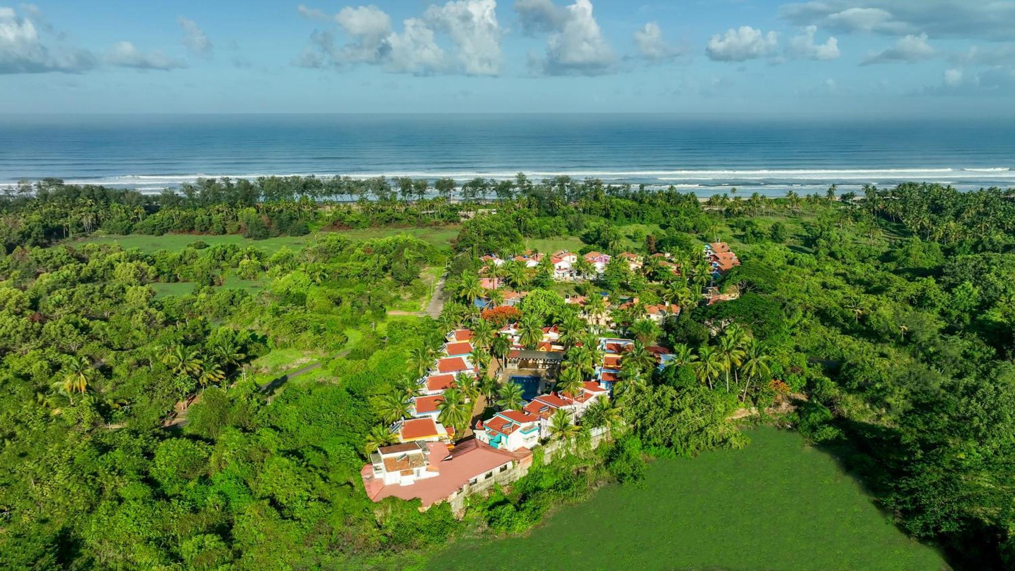 Country Inn Goa Varca Beach - 2 Minutes Walk To The Beach 외부 사진